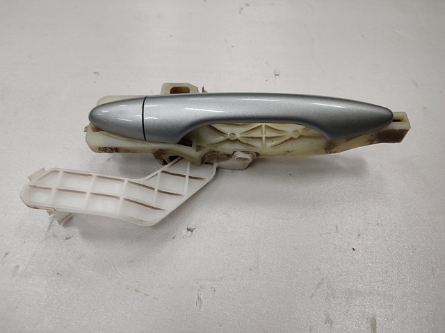 Держатель наружной ручки двери, передней левой 826552S000 HYUNDAI