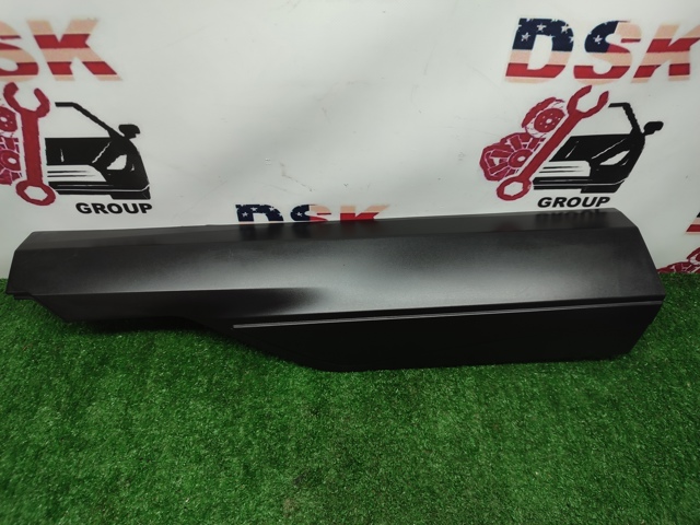 Молдинг двери задней левой 828716RR0A NISSAN