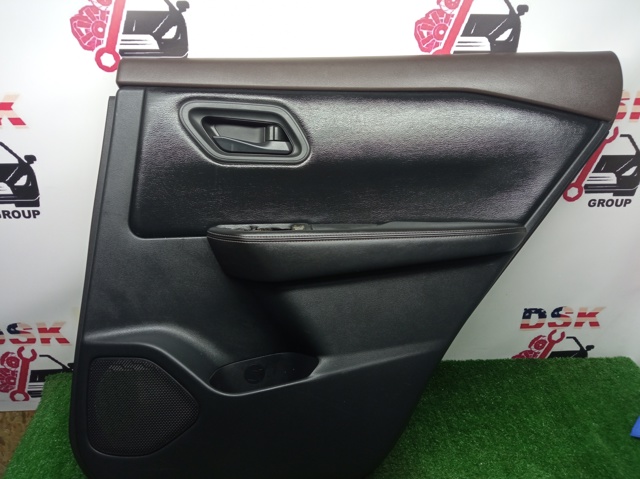 Карта двери правой задней 829A06RA1A NISSAN