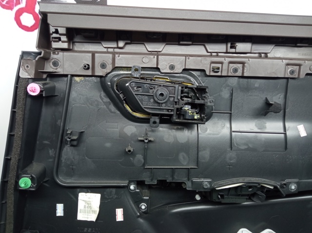 NISSAN 829A16RA1A Обшивка (облицовка) внутренняя двери задней левой в наличии Житомир
