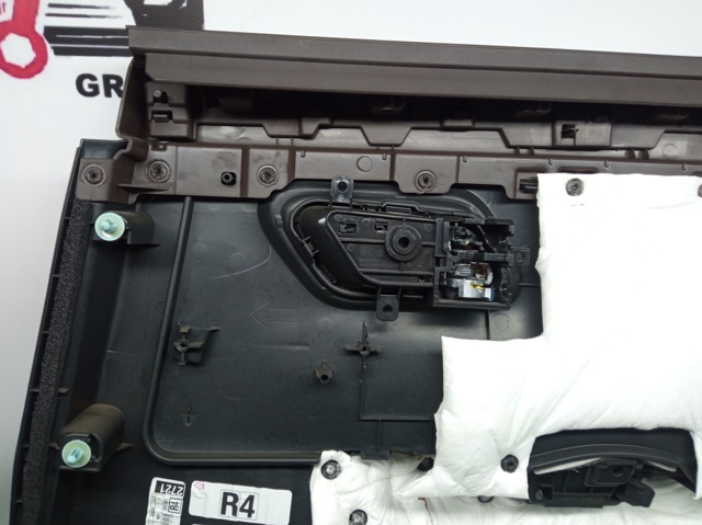 NISSAN 829A16RR7A Обшивка (облицовка) внутренняя двери задней левой в наличии Киев
