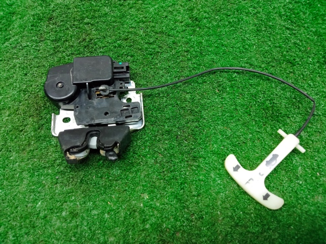 Замок и ручка двери задка 846303TA0A NISSAN