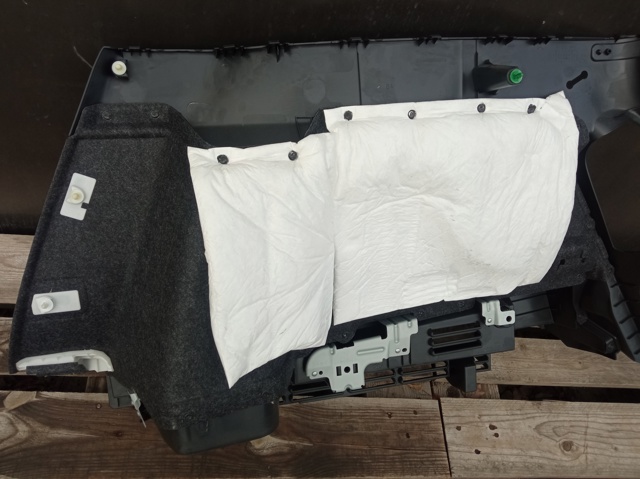 NISSAN 849506RA0B Облицовка багажного отсека правая в наличии Винница