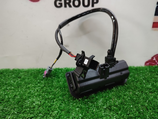 8W8827566E Кнопка привода замка багажника купить Чернигов
