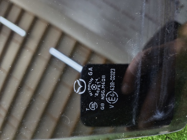 GHK172510C MAZDA Стекло двери задней правой купить в Львов