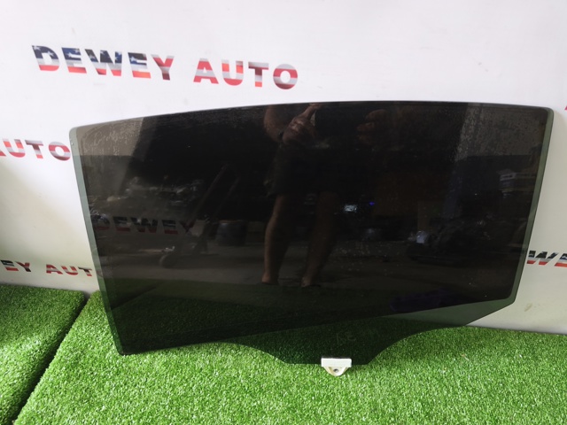 Стекло двери задней левой GHK173510C MAZDA