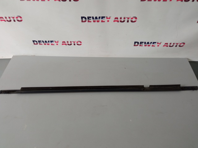 Молдинг опускного стекла нижний, двери передней, левой GHP950650F MAZDA
