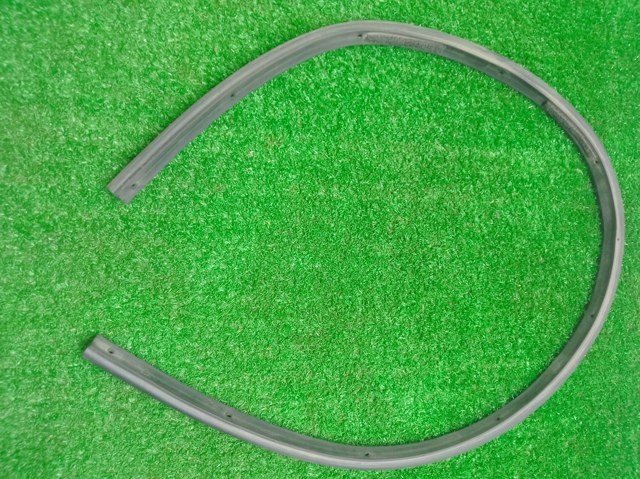 Уплотнитель капота GHP956750 MAZDA