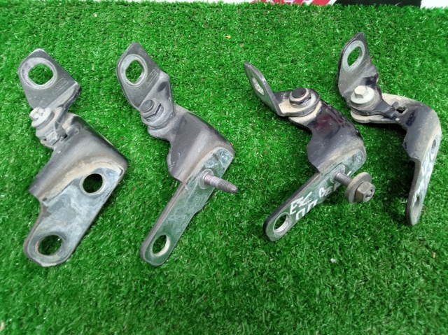 Петля передней двери правая H1BZ5822800A FORD