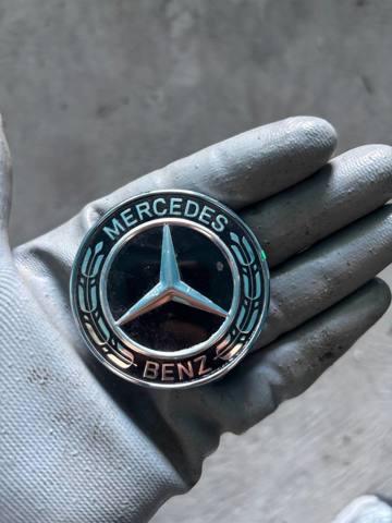 Фирменный значек капота A0008171601 MERCEDES