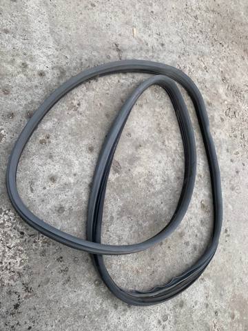 1U6810957B VAG Уплотнитель двери задней левой (на кузове) купить в Черкассы