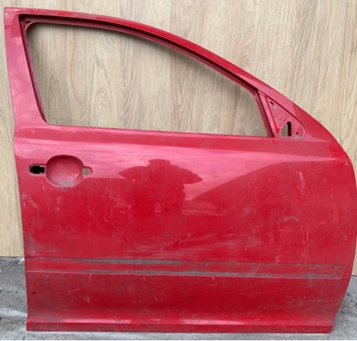 Пассажирская передняя дверь 1Z0831056 VAG