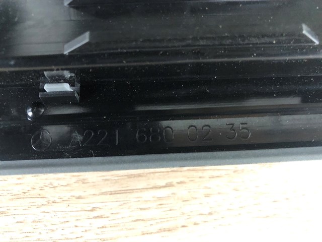 2216800235 Накладка дверного порога внутренняя передняя правая купить Павлоград