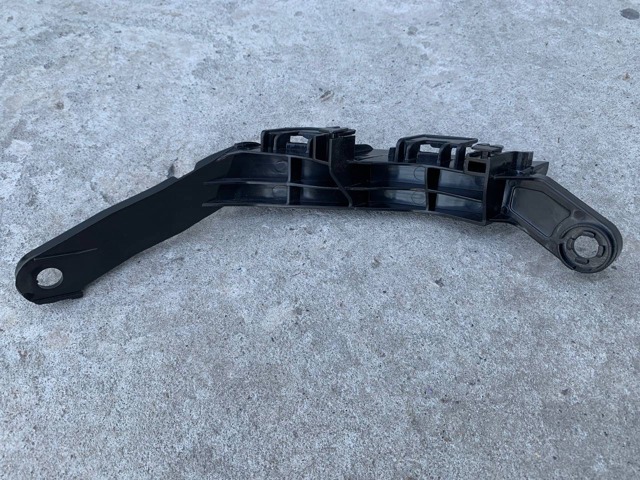 525620R070 TOYOTA Кронштейн бампера заднего правый купить в Ирпень