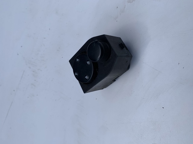 8D0959565A Регулятор зеркал купить Ужгород