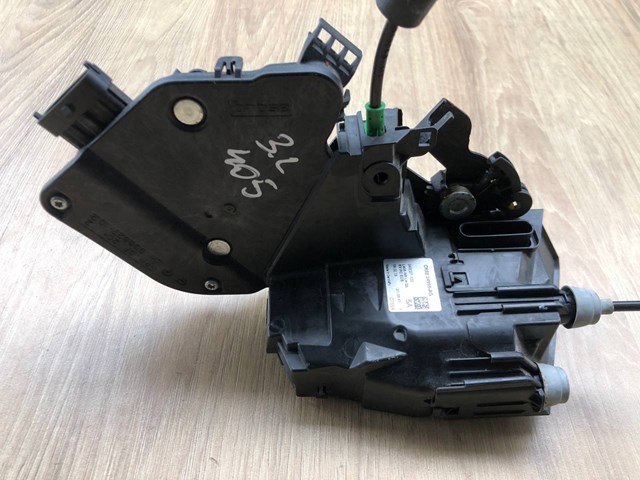 LR013890 LAND ROVER Замок двери задней правой купить в Житомир