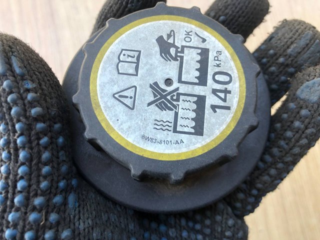 LR017427 LAND ROVER Крышка расширительного бачка купить в Днепр