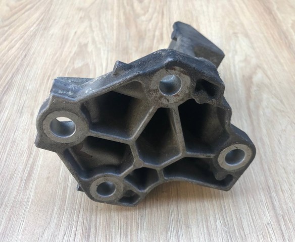 LR033184 LAND ROVER Кронштейн подушки (опоры) двигателя левой купить в Черновцы