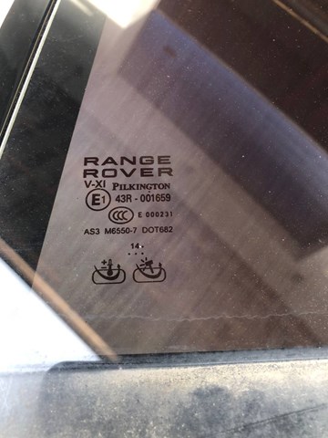 LR034316 LAND ROVER Стекло-форточка двери задней левой купить в Тернополь