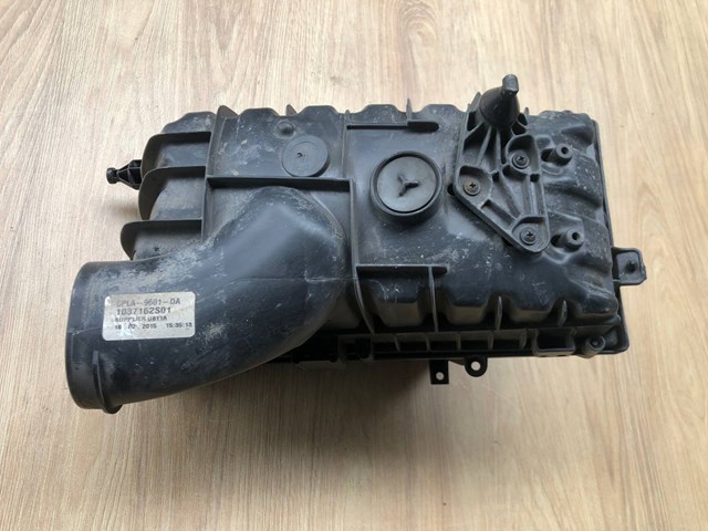 LAND ROVER LR036427 Корпус воздушного фильтра левый в наличии Кривой Рог