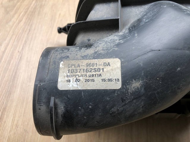 LAND ROVER LR036427 Корпус воздушного фильтра левый в наличии Ровно