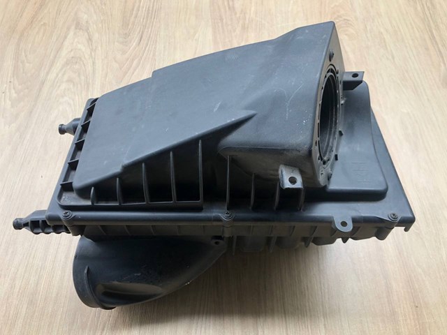 LR036428 LAND ROVER Корпус воздушного фильтра правый купить в Львов