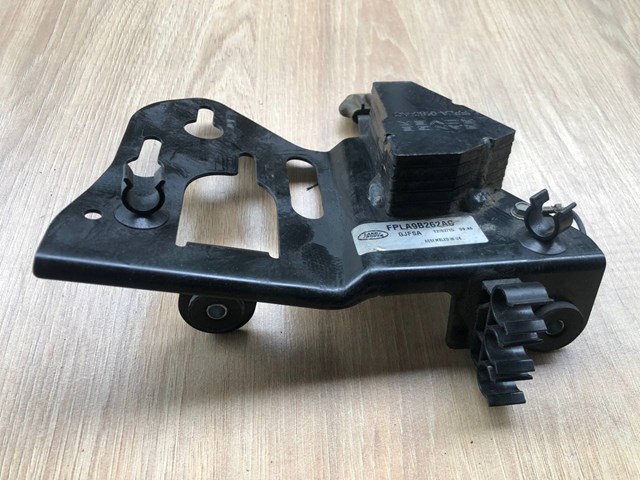 LAND ROVER LR040360 в наличии Киев