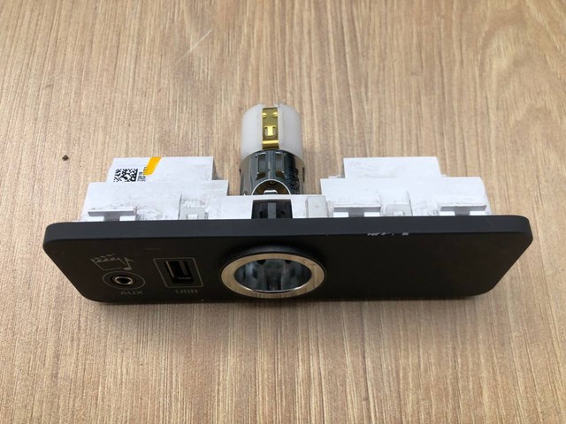 LAND ROVER LR044901 в наличии Полтава