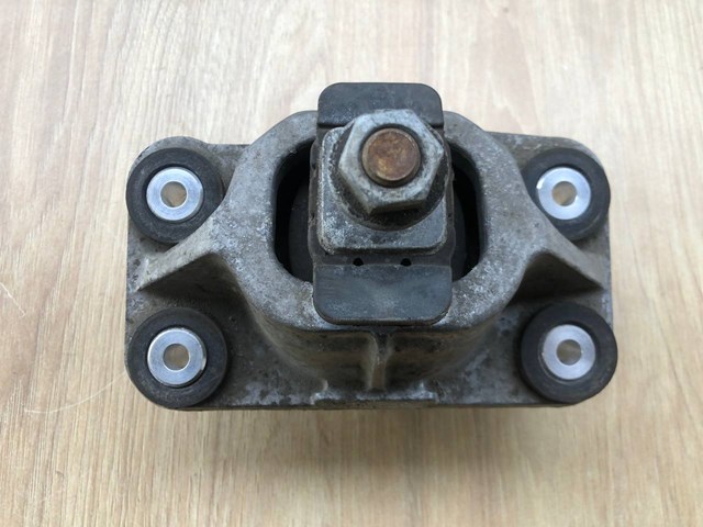 LR048781 LAND ROVER Подушка (опора) двигателя левая/правая купить в Черновцы