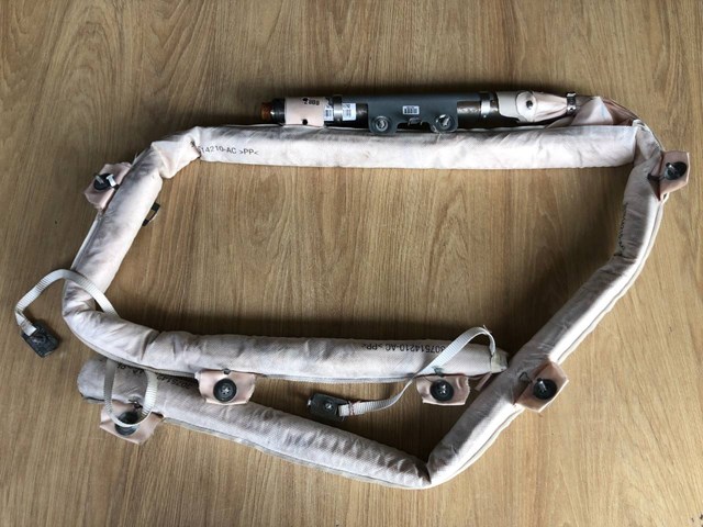 LAND ROVER LR049974 Шторка боковая, левая в наличии Ровно