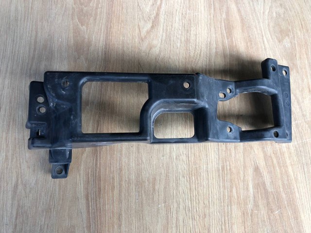 LR050519 LAND ROVER Кронштейн крепления противотуманной фары правой купить в Днепр