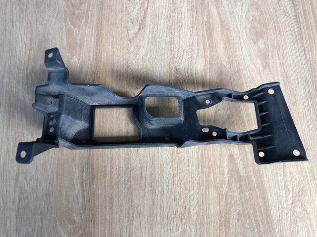 LAND ROVER LR050519 Кронштейн крепления противотуманной фары правой в наличии Запорожье