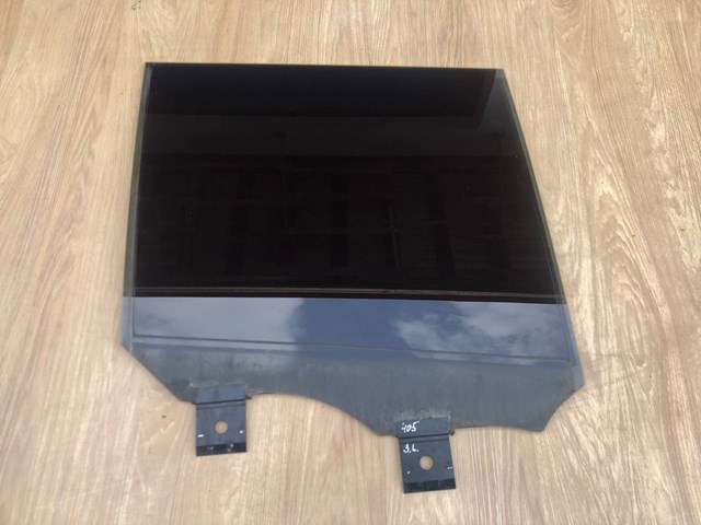 LAND ROVER LR052676 Стекло двери задней правой в наличии Одесса