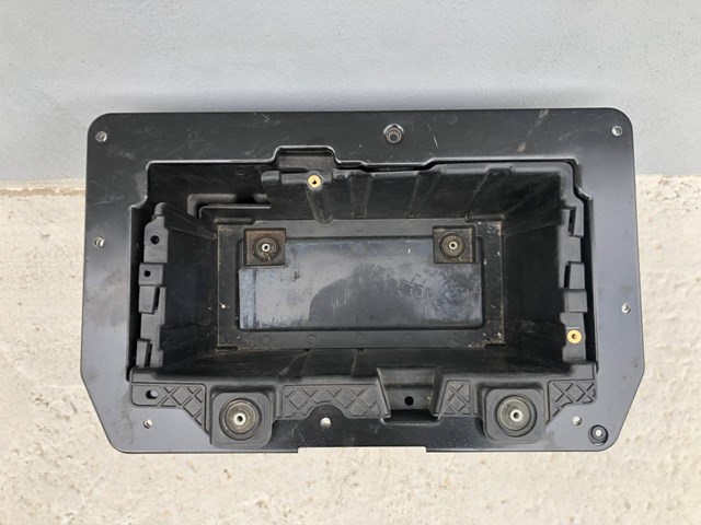 LR057223 LAND ROVER Полка под аккумулятор купить в Черновцы