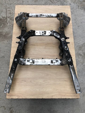 LR060034 LAND ROVER Балка передней подвески (подрамник) купить в Николаев