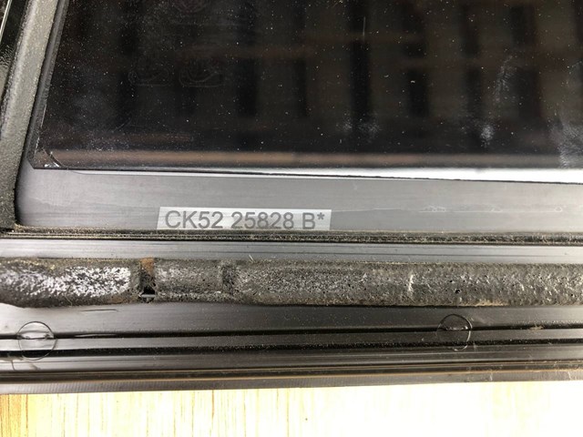 LR065502 LAND ROVER Стекло-форточка двери задней правой купить в Киев