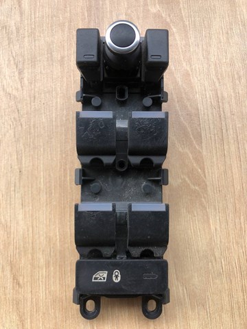 LR066075 LAND ROVER Кнопочный блок управления стеклоподъемником передний левый купить в Одесса