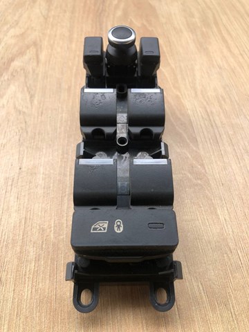 LAND ROVER LR066075 Кнопочный блок управления стеклоподъемником передний левый в наличии Одесса