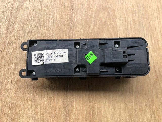 LR066075 LAND ROVER Кнопочный блок управления стеклоподъемником передний левый купить в Черновцы