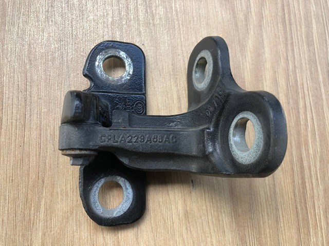 LAND ROVER LR073599 Петля двери передней правой в наличии Одесса