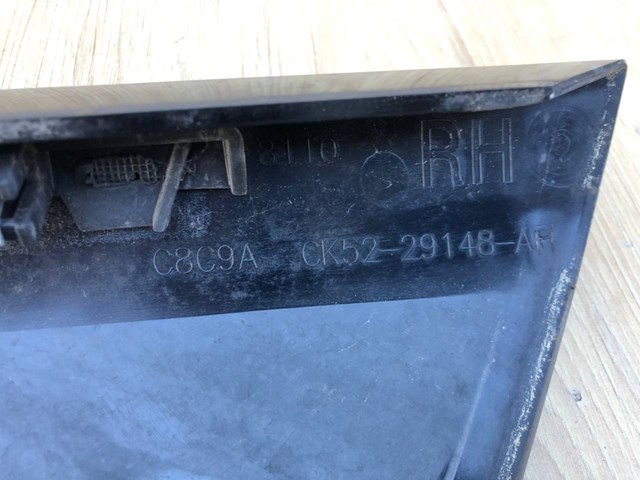 LR076492 LAND ROVER Накладка стойки кузова внешняя задняя правая купить в Ужгород