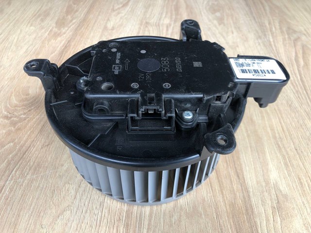 LR086148 LAND ROVER Вентилятор печки купить в Черкассы