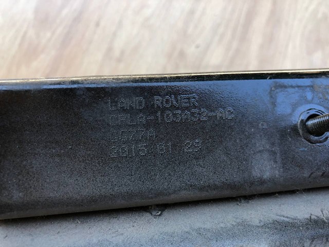 LR090887 LAND ROVER Кронштейн передней панели правый купить в Одесса