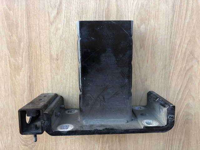 LAND ROVER LR090887 Кронштейн передней панели правый в наличии Хмельницкий