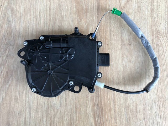 LR095548 LAND ROVER Замок багажника купить в Винница