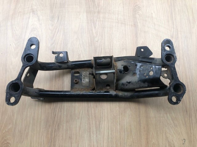 LAND ROVER LR113253 Балка крепления коробки передач в наличии Черкассы