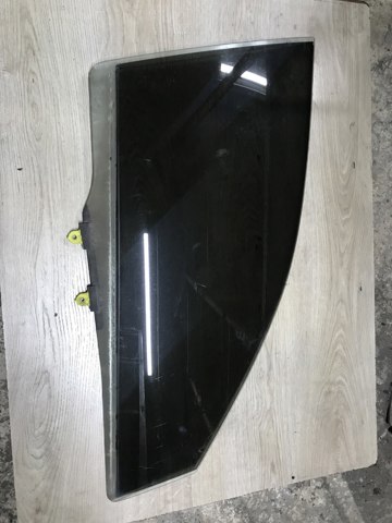MR525732 Стекло двери передней правой купить Чернигов
