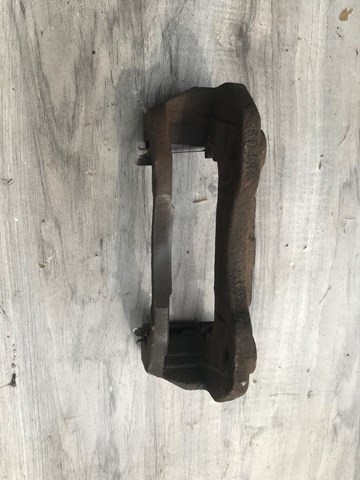 MR569361 MITSUBISHI Скоба тормозного суппорта переднего купить в Харьков