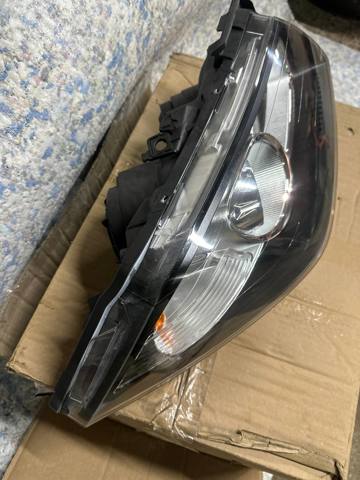 260108519R RENAULT Правая фара купить в Чернигов