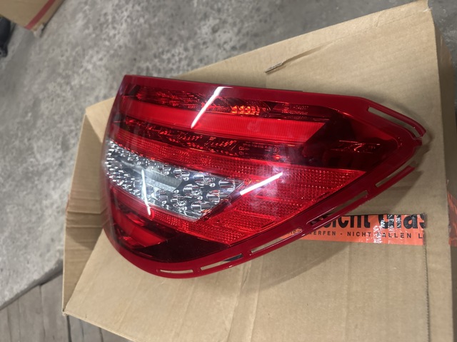 MERCEDES A2049060503 Задний фонарь в наличии Черновцы